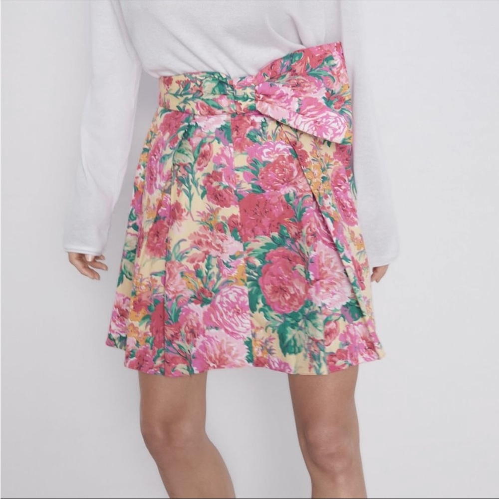 ZARA Floral Print Mini Skirt with Bow Accent‎
